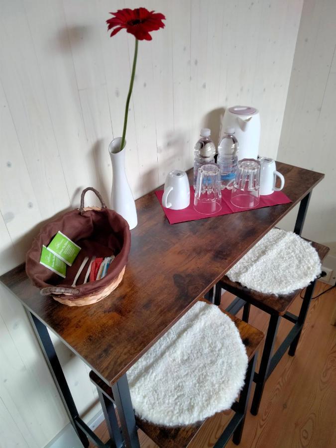 Waterside Living - Hausboot Linz Hotel Bagian luar foto